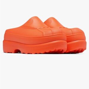 SOREL CARIBOU CLOG - NWOT. Size 6.